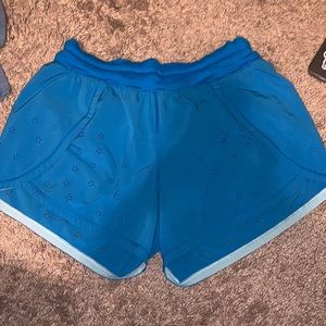 Lululemon shorts size 4